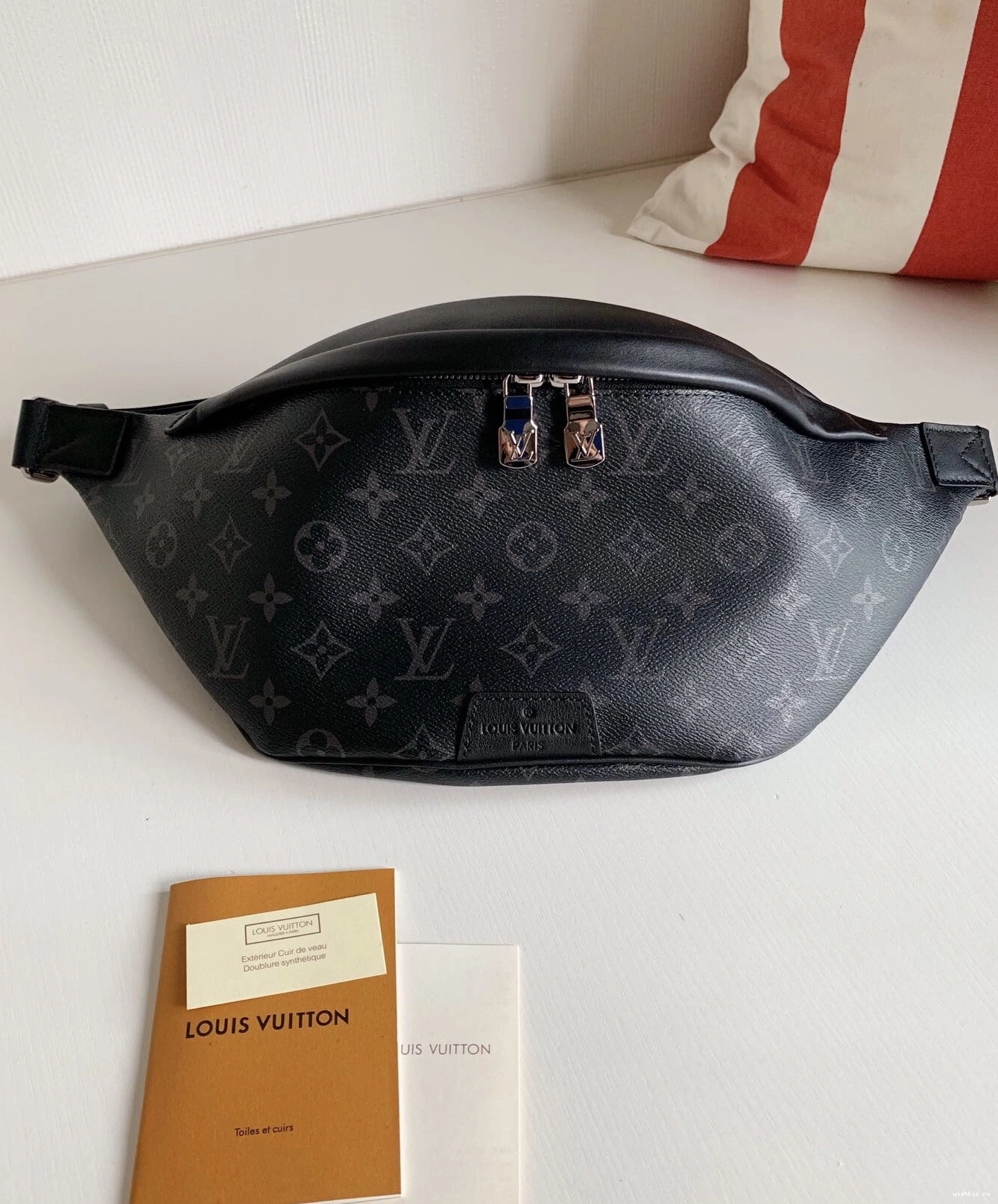 WIS DISCOVERY VUITTON LOUIS BUMBAG 0126